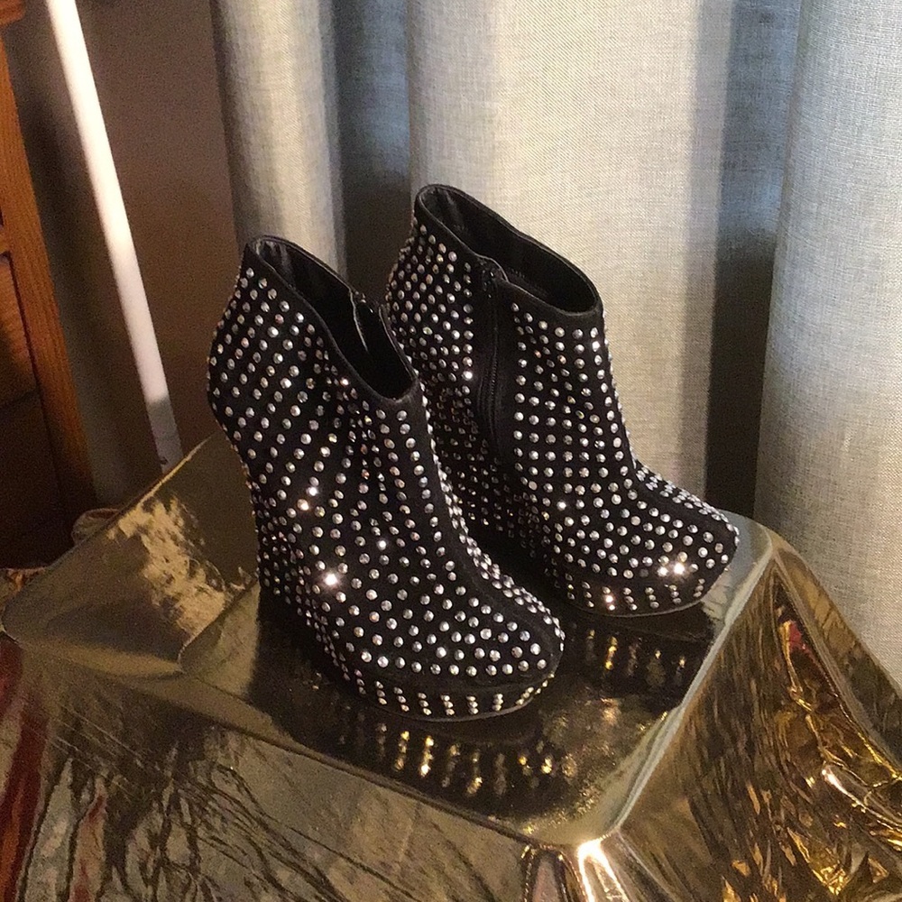 Women’s rhinestone half booths platform